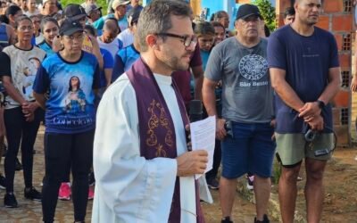 Paróquia Nossa Senhora do Amparo realiza Caminhada Penitencial com destino ao povoado Barro Preto na manhã da Sexta-feira Santa em Riachão do Dantas