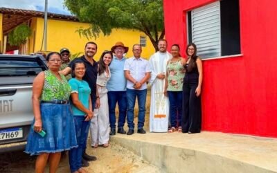 Entrega de moradias rurais beneficia famílias da Comunidade Lagoa e reúne o presidente da associação Pedro da Lagoa, o prefeito Galego da Samba e lideranças em Riachão do Dantas