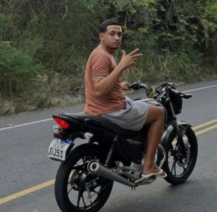 Jovem, identificado como Gustavo, morador do povoado Vivaldo morre após acidente de moto na noite deste domingo em Riachão do Dantas